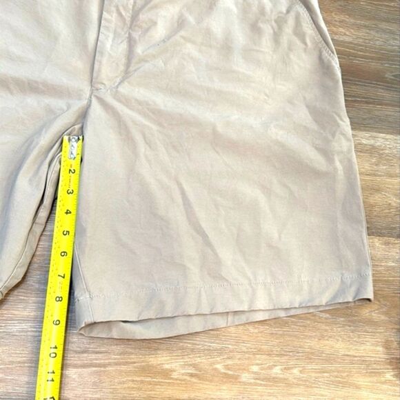 Vineyard Vines On The Go Tan Flat Front Shorts Sz 46B - Picture 10 of 11